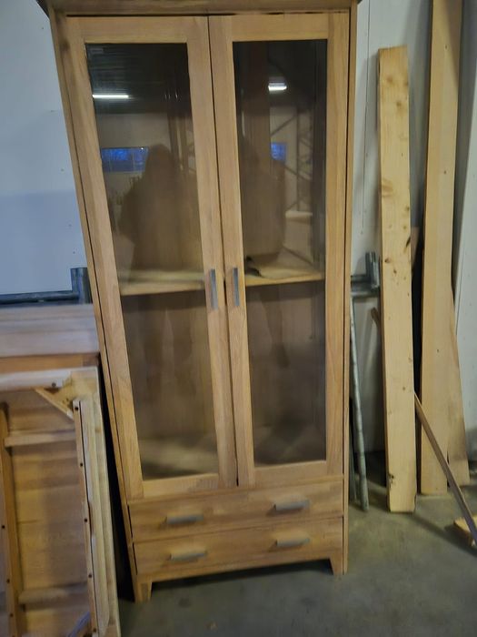 Komoda i witryna dębowa  w dobrym stanie.