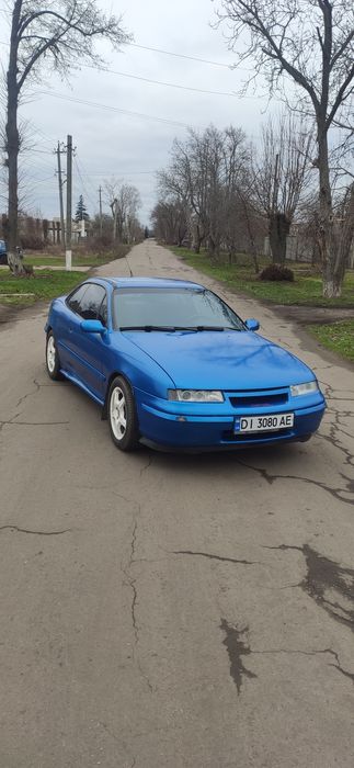 Продам Opel Калібра 1992 року, газ бензин, газ вписан в т. п. Мотор масла не бере. Максимальна комплектація, ГРМ 12 тисяч був в обслуговуванні, Новий газовий балон,свічки,броні провода нові,новий ГУР, всі колодки гальмівні диски нові, стойки усі чотири перебрані, по ходовій частині і коробці взагалі питань немає. Нове зчеплення. Стоїть дорогий вихлоп . Титани R 16,з новою зимовою гумою. Любий вид переоформлення.