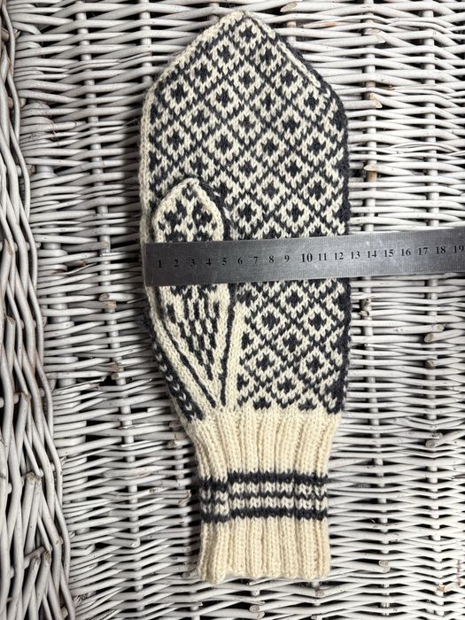 Ręcznie robione wełniane rękawiczki męskie  Selbu Rose