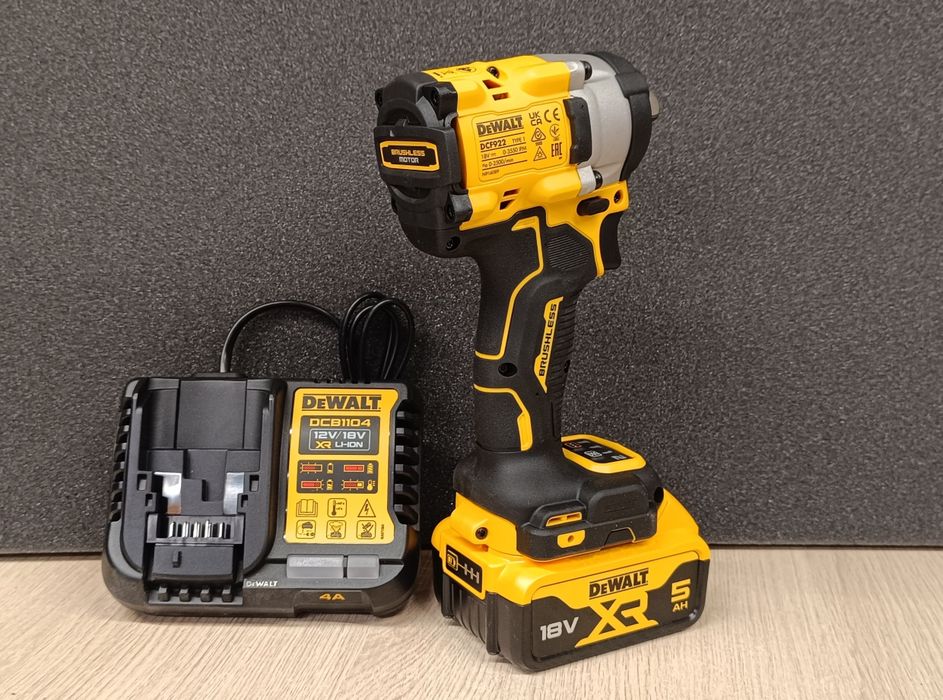 Klucz udarowy DeWalt dcf922 406/609 NM 5ah ładowarka 18v seria Atomic