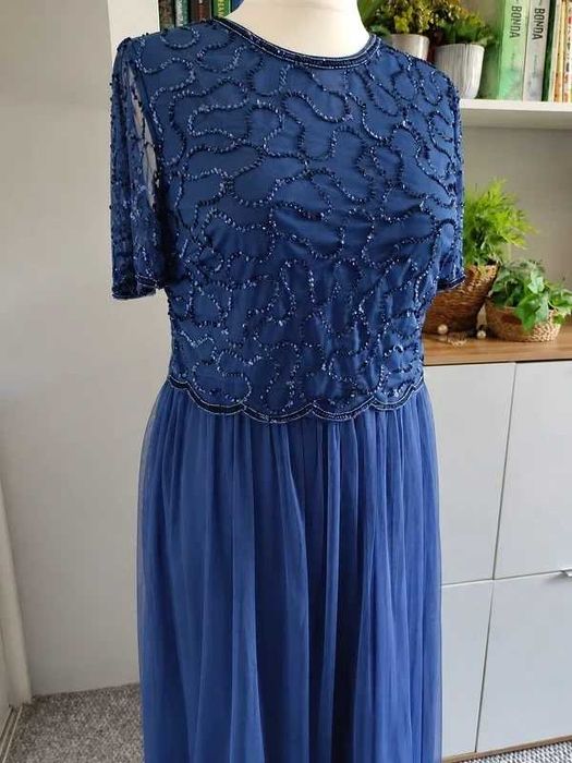 Niebieska sukienka maxi zdobiona cekinami 42