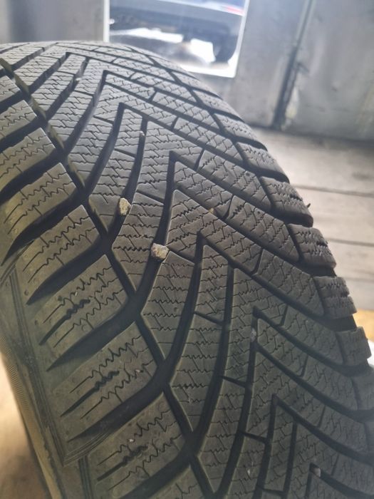 Продам нову зимову резину Vredestein Wintrac  215/65 R16 98H