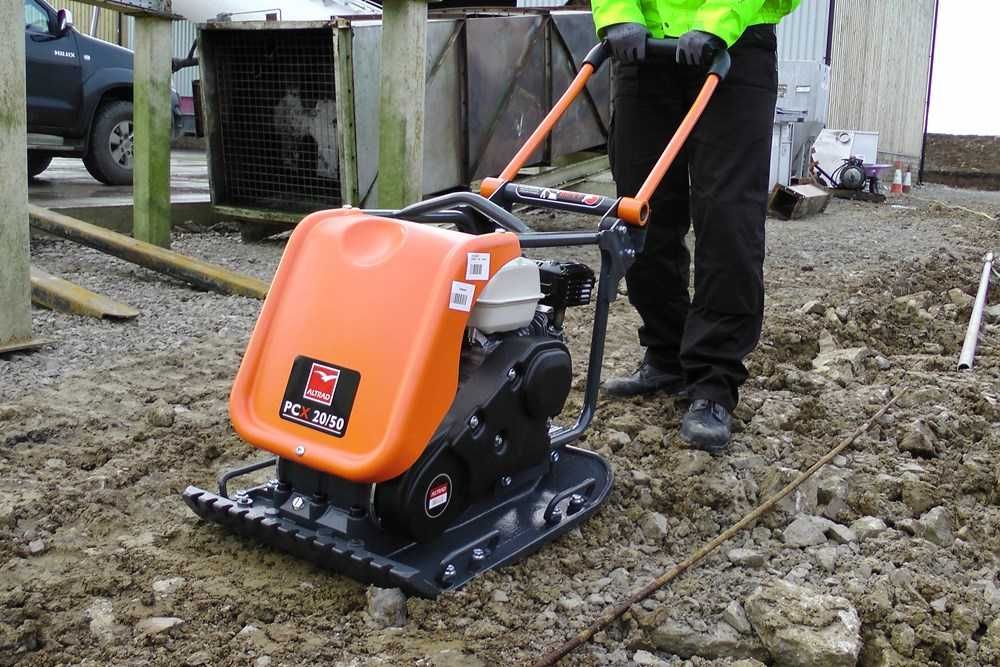 Aluguer placa compactadora 60-70 Kgs. por dia desde