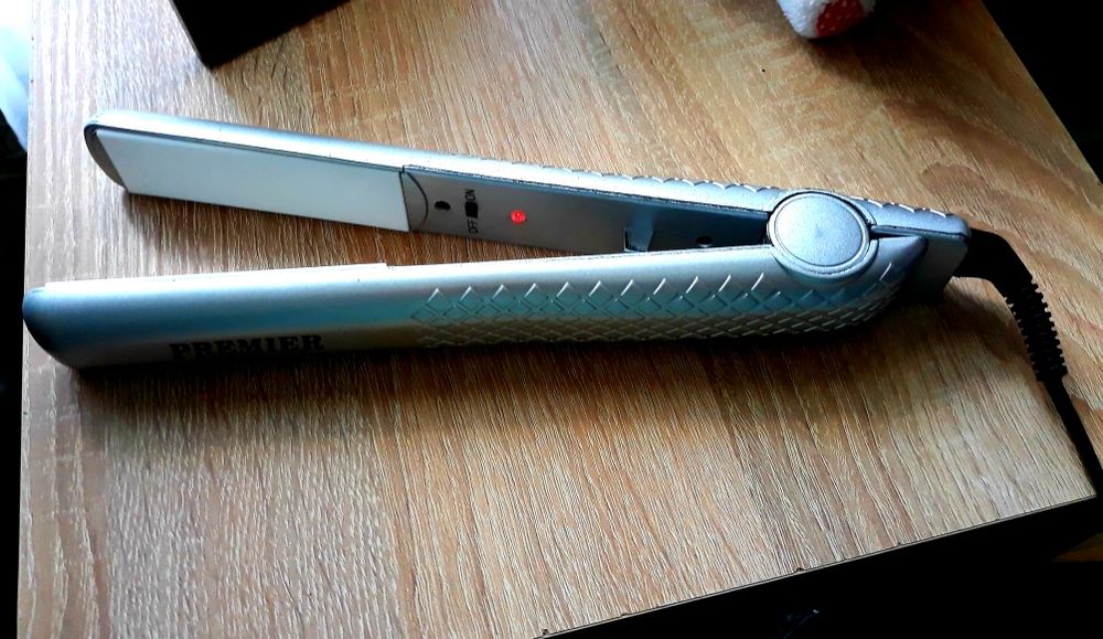 Утюжок для ,укладки волос Premier
