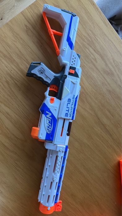 karabin zabawkowy nerf elite z magazynkiem + 12 strzałek