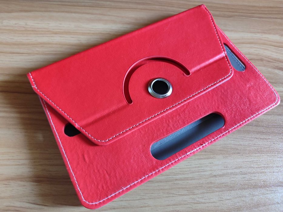 Універсальний чохол для планшету до 9 дюймів.