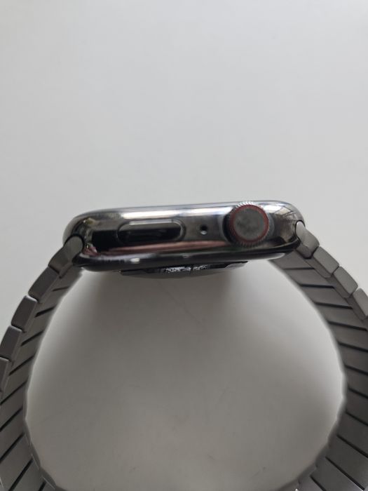 Apple Watch Series 8 45mm GPS+Cellular em aço inoxidável
