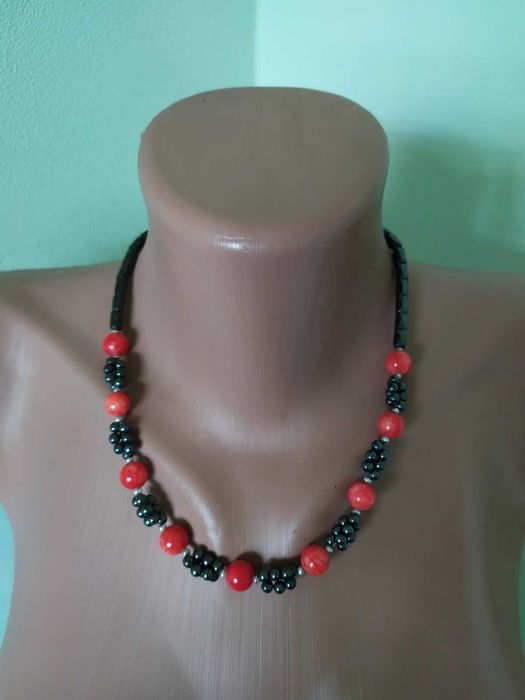 Бусы, ожерелья из натурального камня