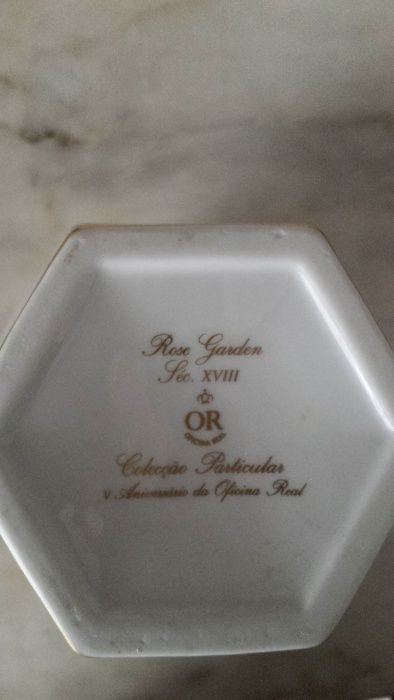 Porcelain Box with Lid "Rose Garden" – V Anniversary of the Royal Workshop64552539466115122