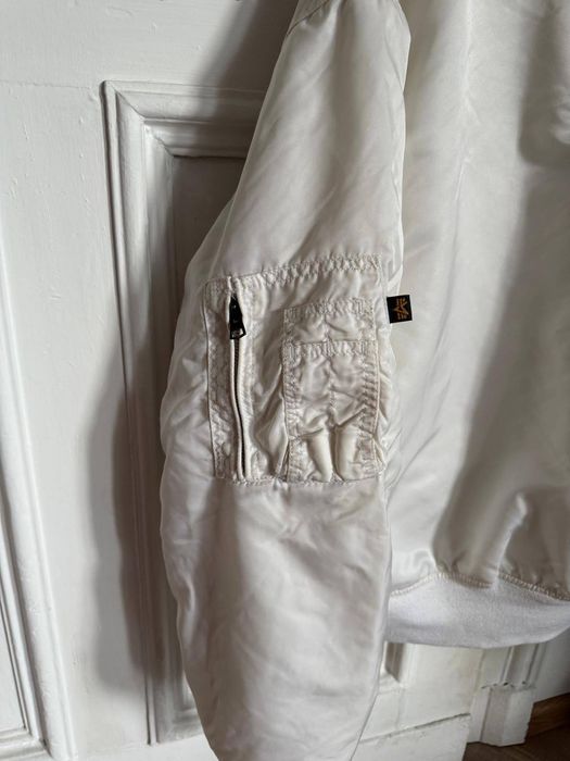 Kurtka bomberka Alpha Industries CWU-45 (biała)