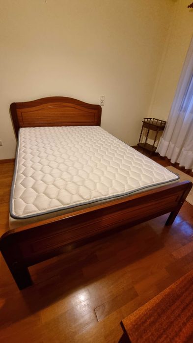 Cama de casal com colchão