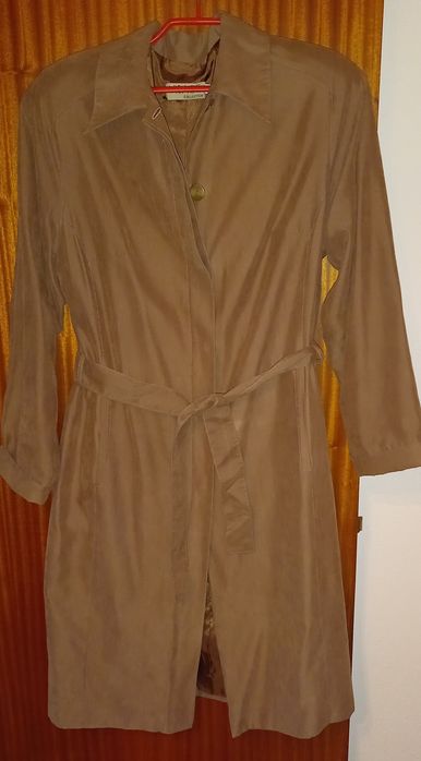 Gabardine de senhora em pele de pêssego