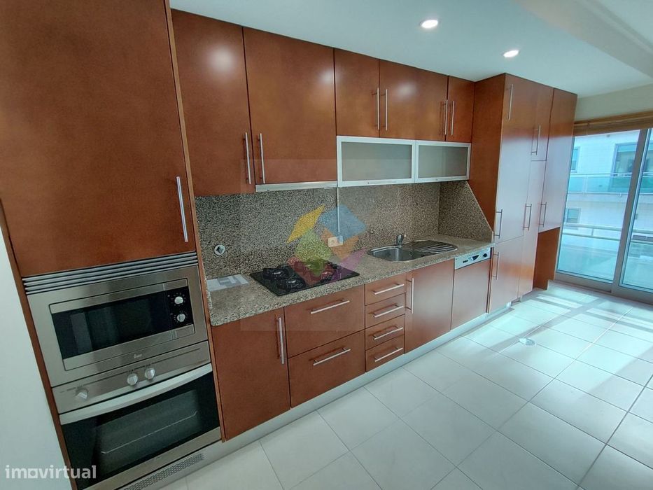 Apartamento T2 com Varanda e Lugar de Garagem | Zona dos Passionistas