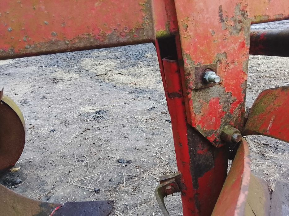 Pług 4 skibowy zagonowy Akpil Unia Agro-Masz zaorał 50ha od nowości