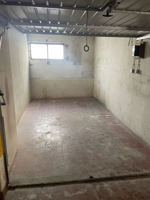 Arrenda-se Garagem/Box no Cacem