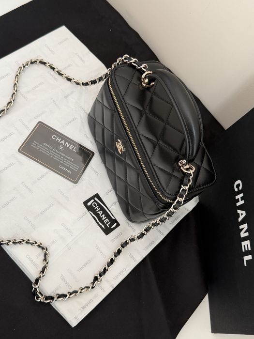 Nowa torebka Chanel kuferek czarny