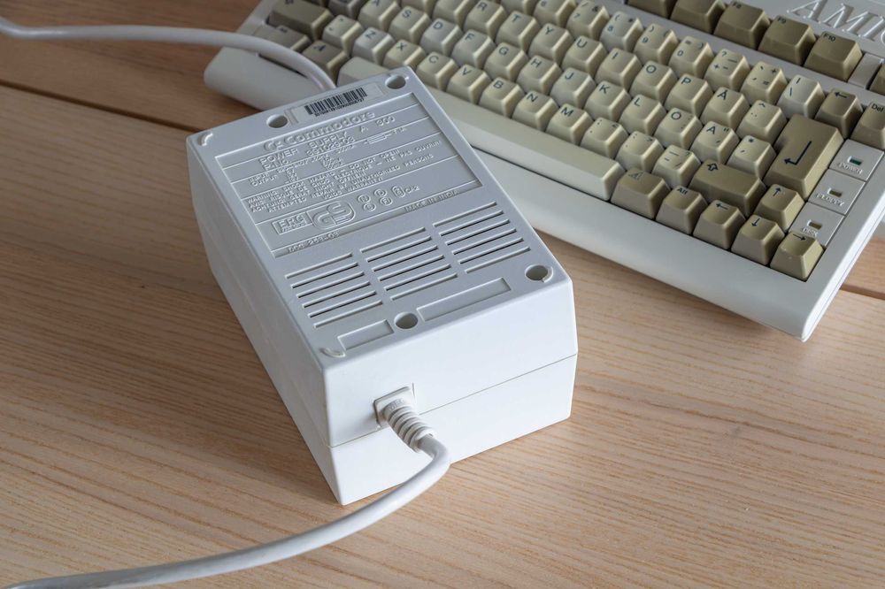 Komputer Amiga 600 , zasilacz, mysz, komplet, HDD