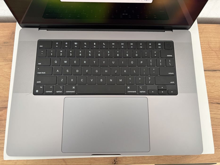 Продам Macbook Pro 16” m1 max