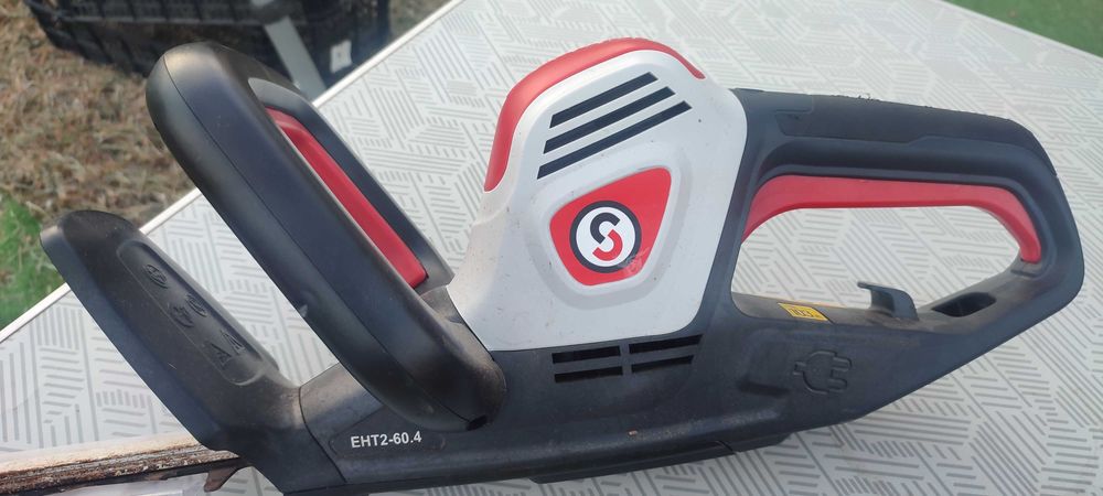 Corta-sebes elétrico STERWINS EHT2-60.4