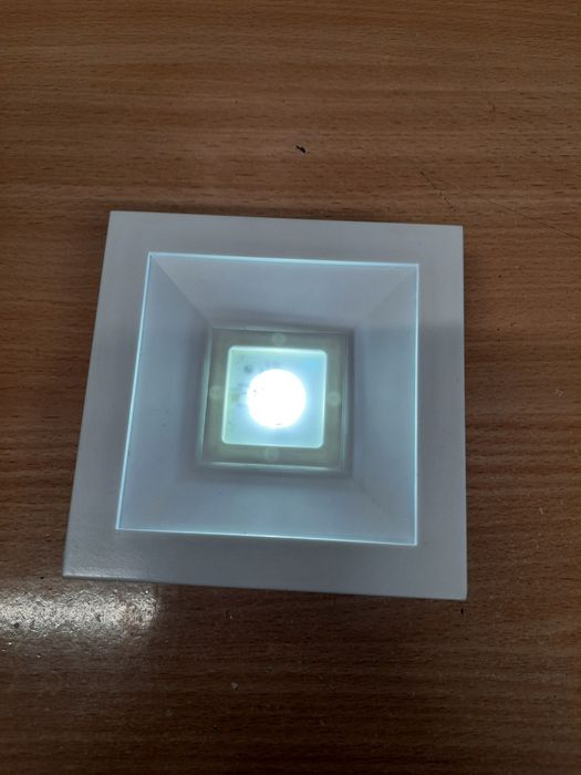 Lampa awaryjna oświetlenie ewakuacyjne.