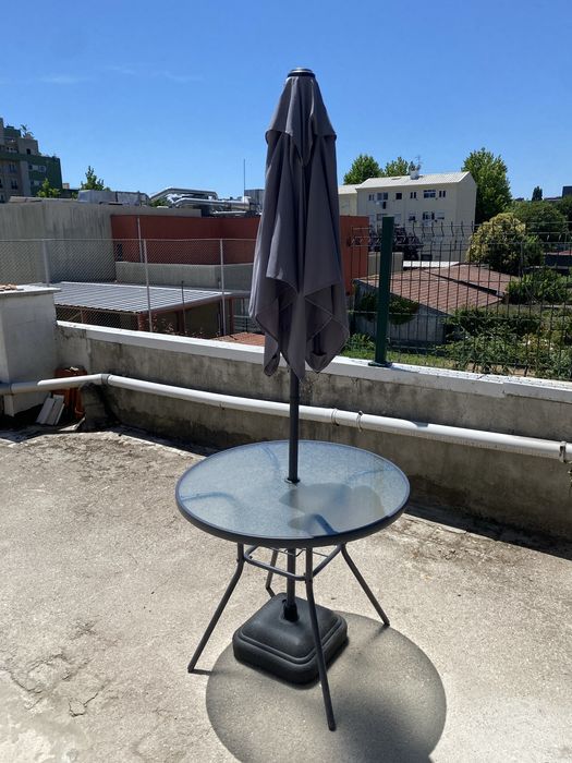 Conjunto de Esplanada Mesa + Guarda-sol + 4 Cadeiras - Perfeito para Terraço/Jardim