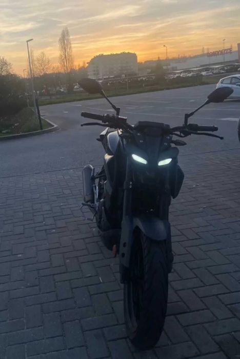 Yamaha MT 125 com escape akrapovic