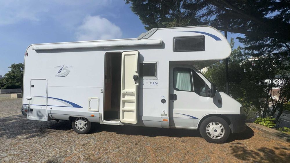 BÜRSTNER A576 Fiat Ducato 2.8 JTD, apenas 91.700 kms, painel solar, ar condicionado, 6 lugares para dormir.