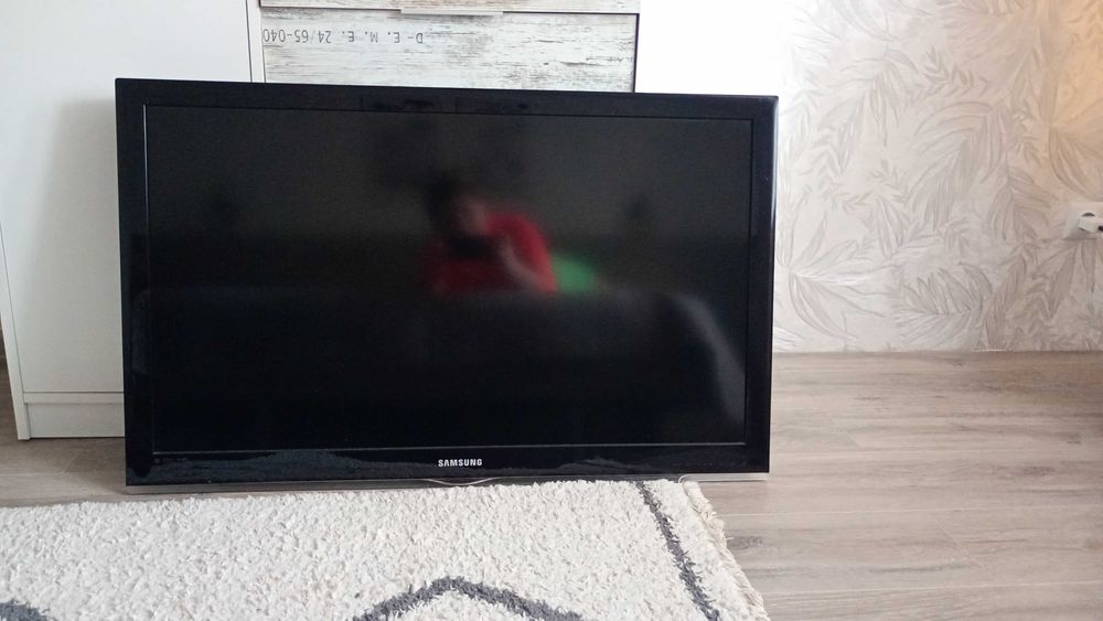 Продаю телевізор Samsung , кріплення у подарунок