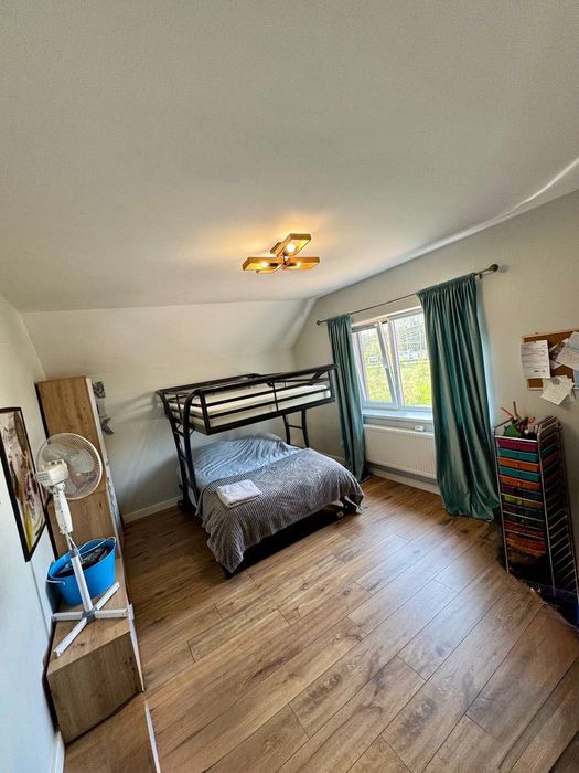 Продаж двоповерхового будинка з ремонтом та меблями