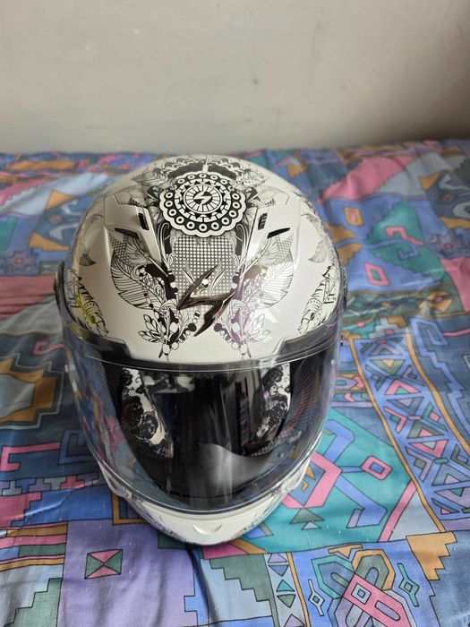 Capacete praticamente novo