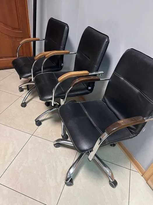 РАСПРОДАЖА кресла офисных на колесах для студента и для работы