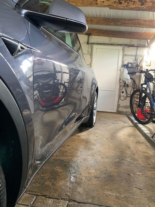 Продам Tesla Y в гарному стані