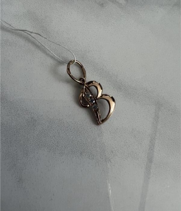 Золота підвіска літера В з сваровськими