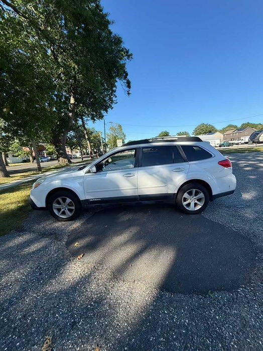 Subaru Outback Limited      2013