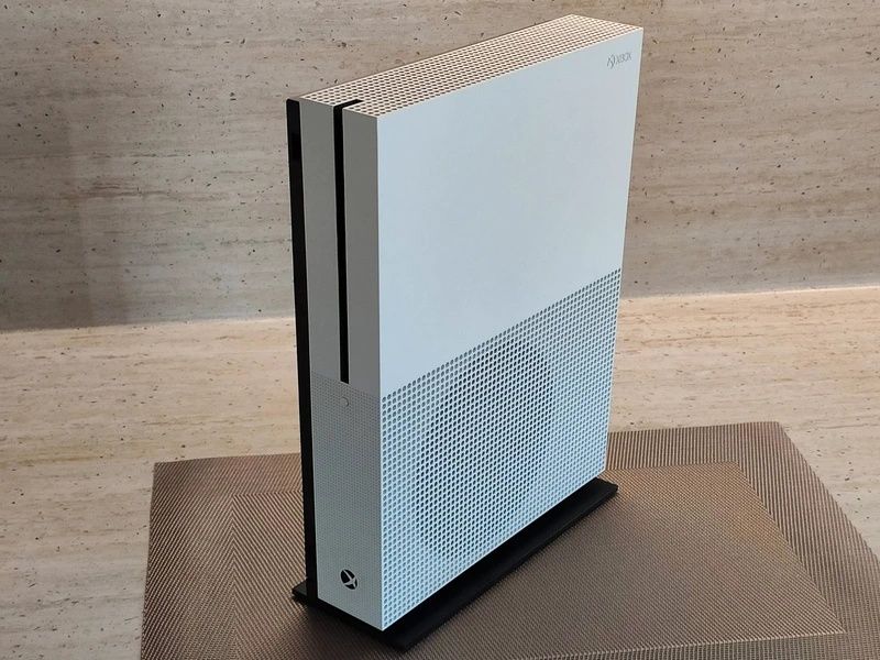 Xbox One S + 1 comando (na caixa)