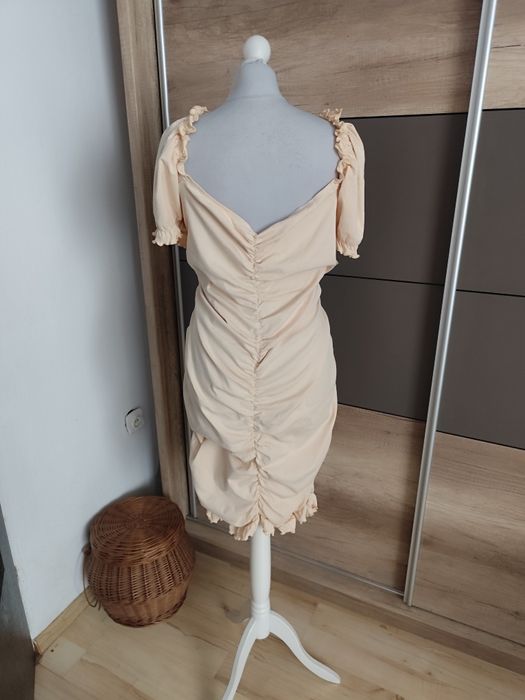 Beżowa dziewczęca sukienka r.48/50