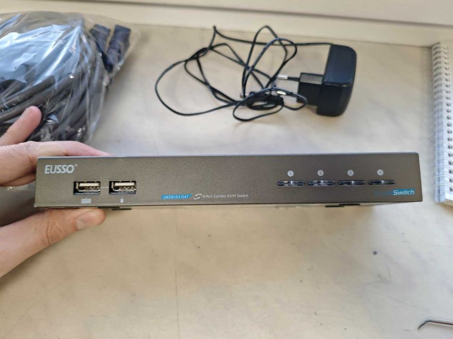 KVM 4 EUSSO UKS8104-D4T 4-port  KVM Switch