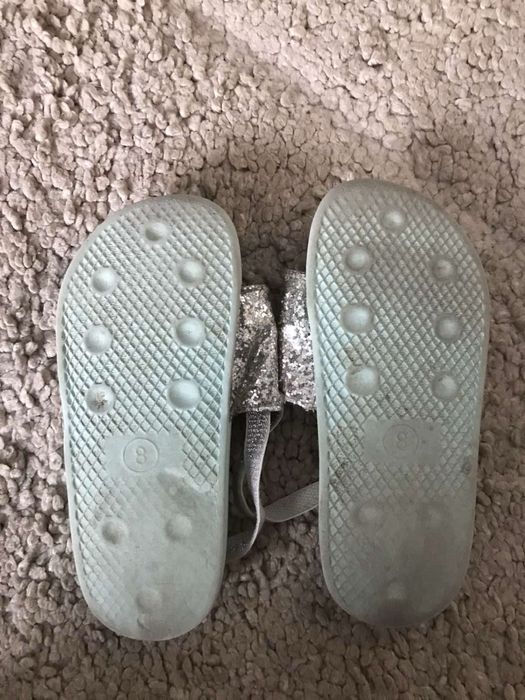 Крокси віддам 2 пари