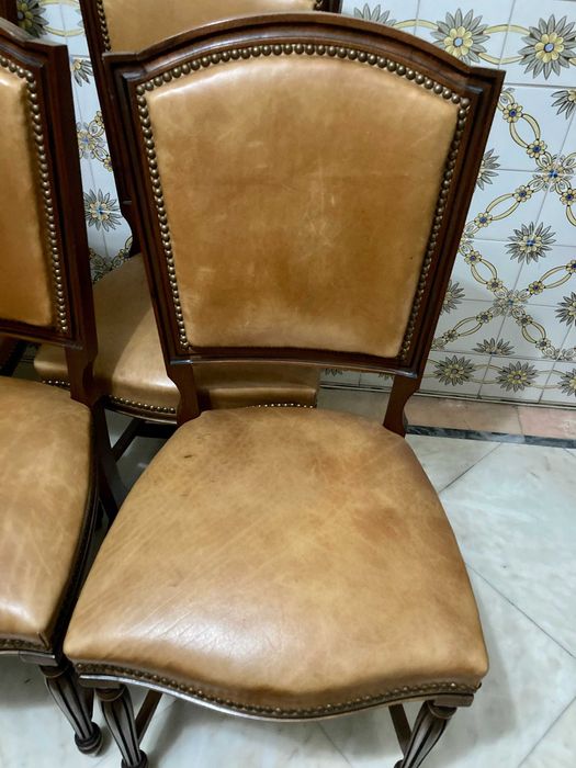 Mesa Extensível e 6 cadeiras estofo pele - Vintage em Perfeito Estado