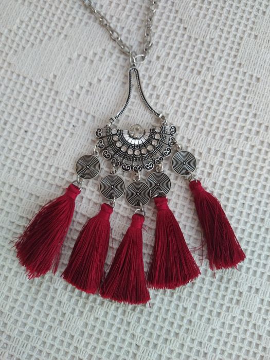 Colar boho chic prateado e bordeaux - Novo!