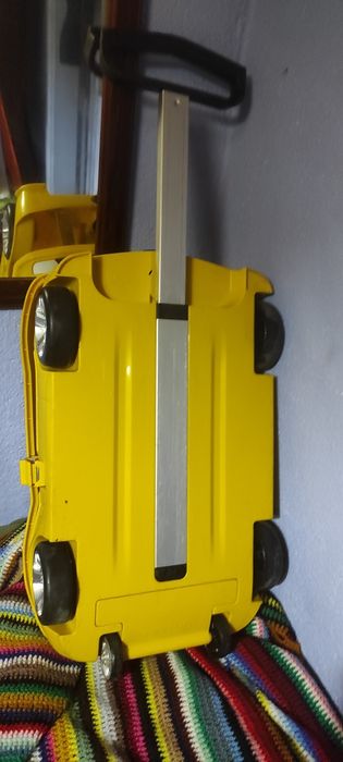 Mochila em lindo carro