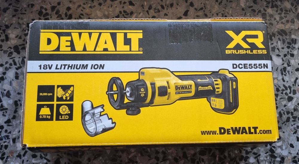 DeWalt DCE555N 18V XR Frezarka do płyt k-g