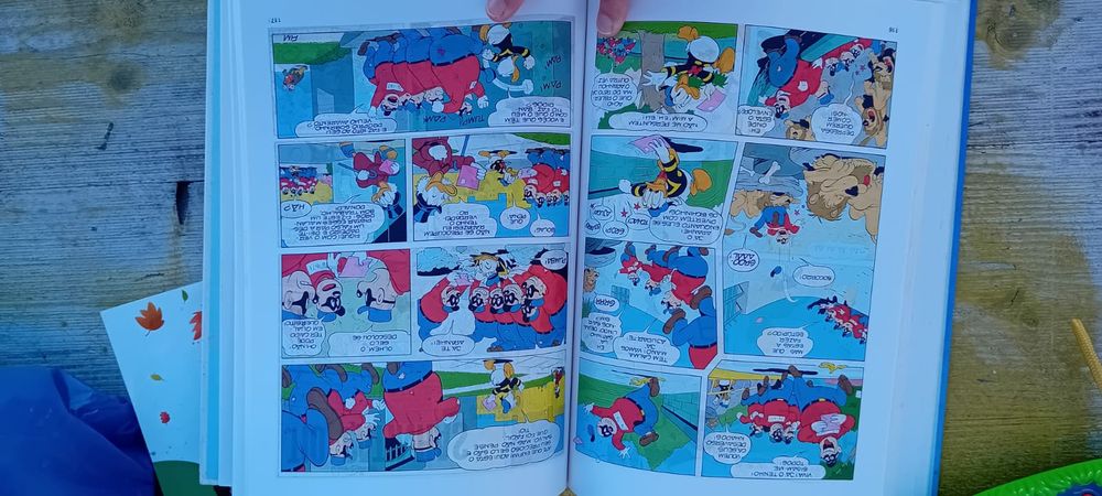 Livro banda desenhada Mickey Mouse e outro livro de histórias