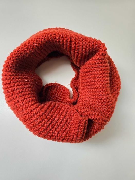 Koralowoczerwony komin H&M