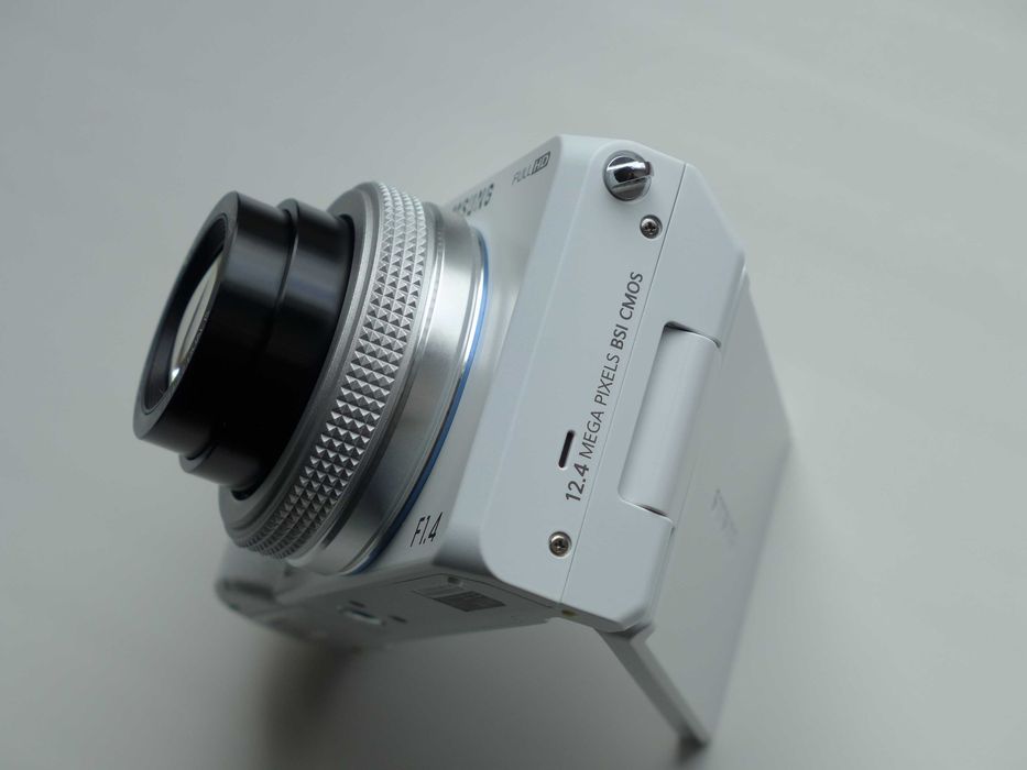 Samsung EX2F / Премиум компакт/ Селфи экран