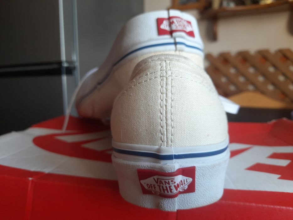 Продам жіночі низькі кеди.