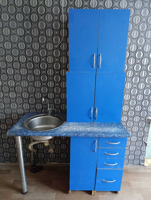 Кухня с врезной мойкой шкафчики смеситель сифон полностью комплект: 4 ...