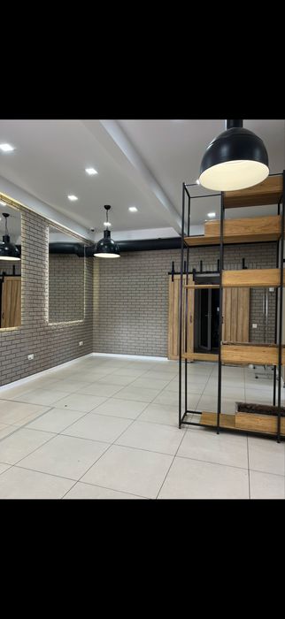 Здамо в оренду приміщення біля гімназіі 90 квм