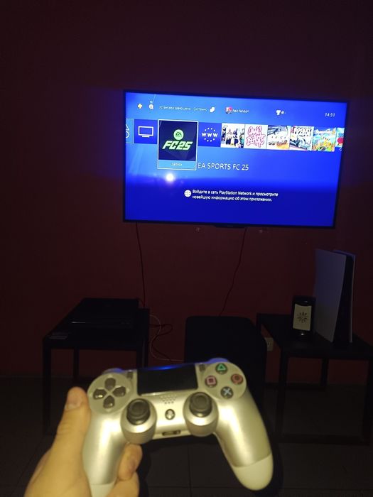 Playstation 4 обычная, с 1 джойстиком