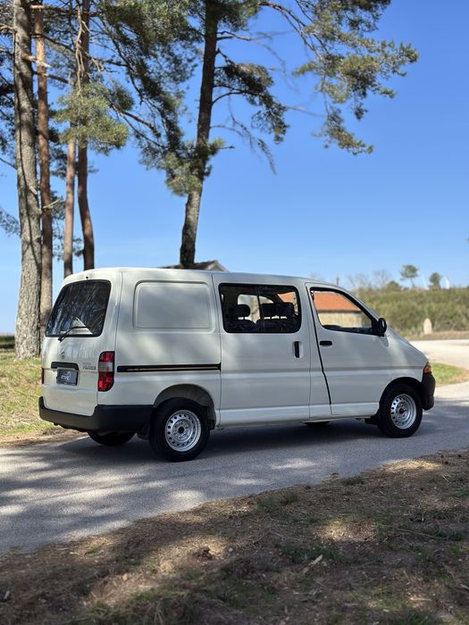 Toyota HiAce 2.4D | 6 lugares
